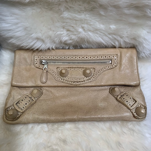 COPY - cream large balenciaga clutch - Picture 4 of 10